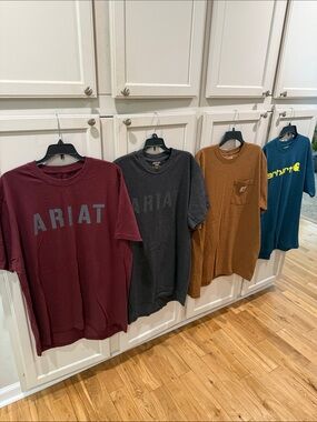 Bundle of 4 Ariat & Carhartt Men's Short-Sleeve T-Shirts size XL & Large